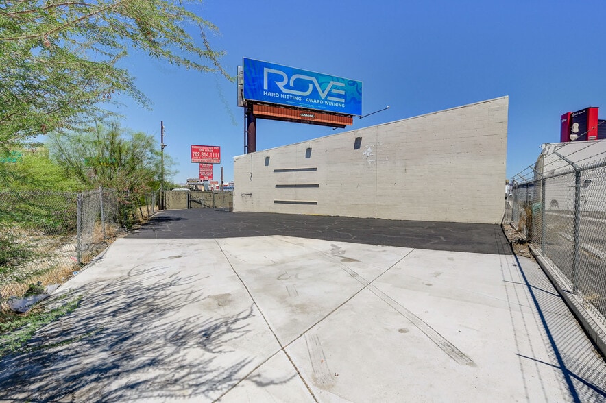 More Photos Of 2951 Westwood Dr, Las Vegas Distribution For Lease