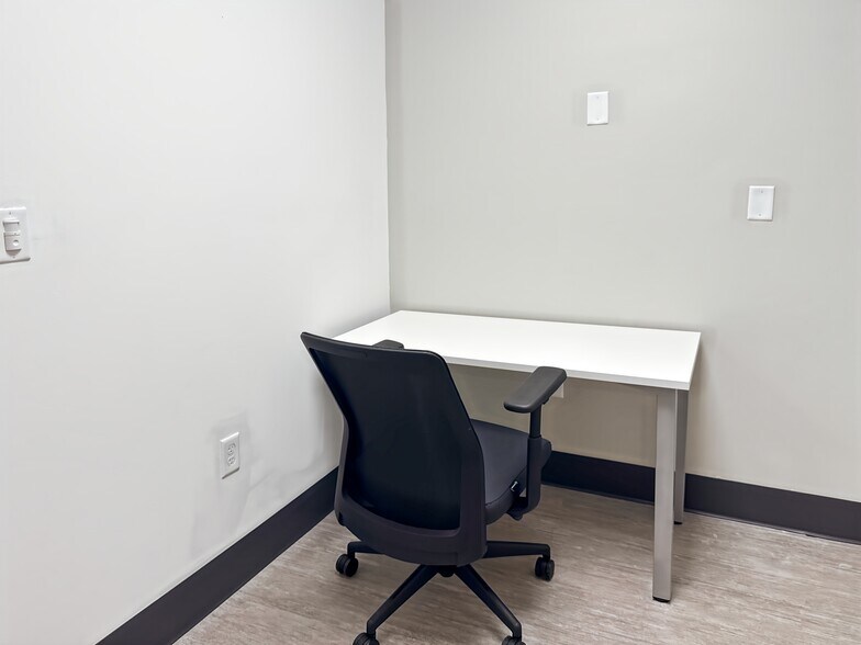 More Photos Of 545 Brent Ln, Pensacola Coworking Space
