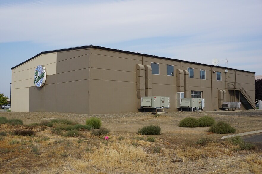 More Photos Of 2500 Business Ln, Yakima Freestanding For Sale
