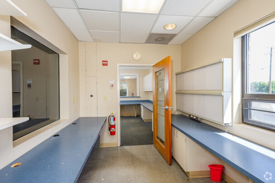 More Photos Of 30 Benefit St, Warwick Medical For Sale