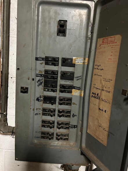 More Photos Of 414 La Crosse St, Mauston Warehouse For Lease