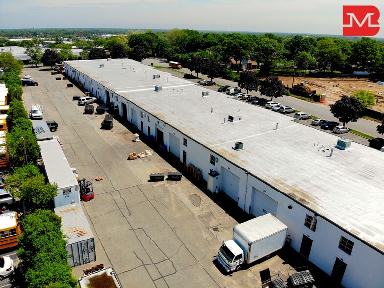 More Photos Of 60-90 Bridge Rd, Islandia Warehouse For Lease