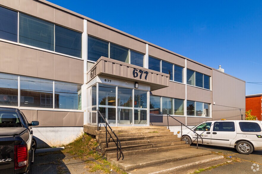 More Photos Of 677 Rue Douville, Granby Warehouse For Lease