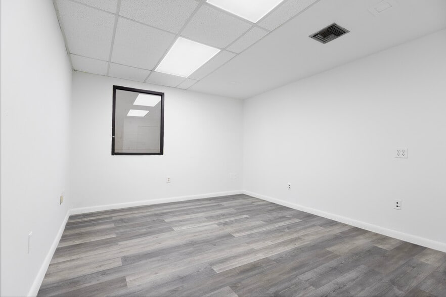 More Photos Of 1740-1742 NW 93rd Ave, Miami Warehouse For Lease