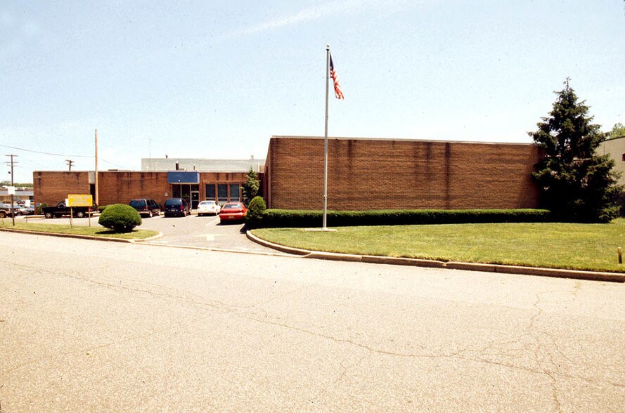 More Photos Of 30 Paul Kohner Pl, Elmwood Park Industrial For Lease