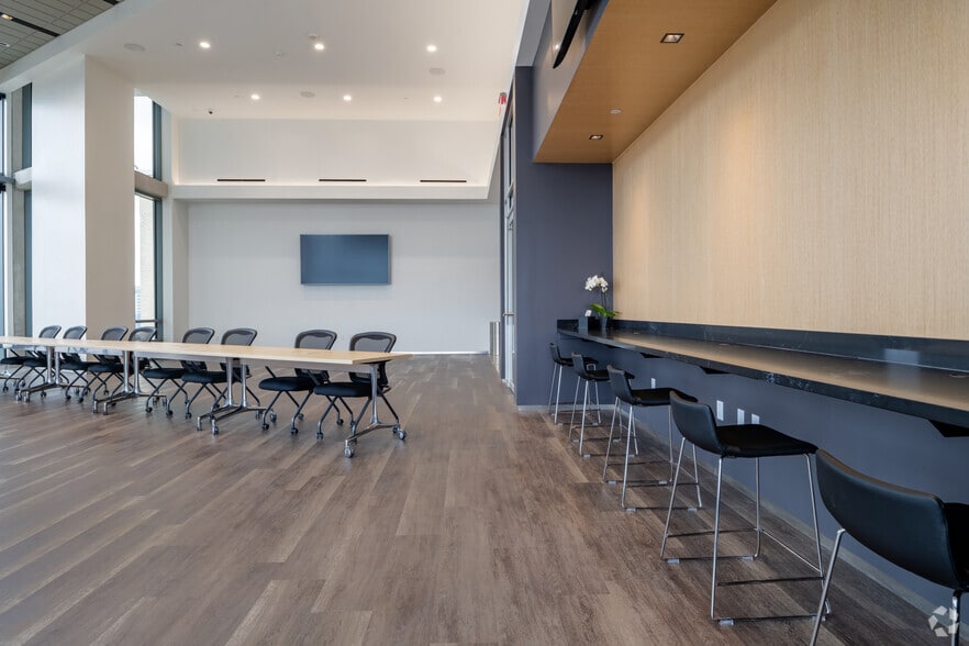 More Photos Of 203 W 10th St, Austin Office For Lease