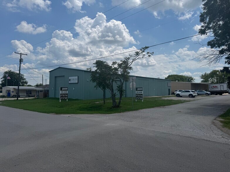 More Photos Of 121 W 6th St, Justin Manufacturing For Lease