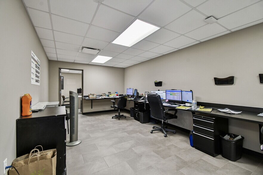 More Photos Of 4811 W Sligh Ave, Tampa Warehouse For Sale