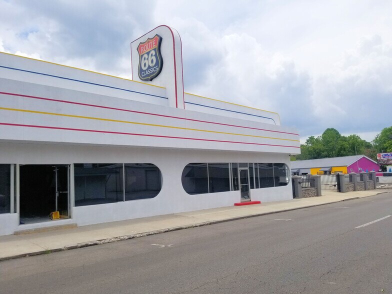 More Photos Of 395 S Ocoee St, Cleveland Showroom For Sale