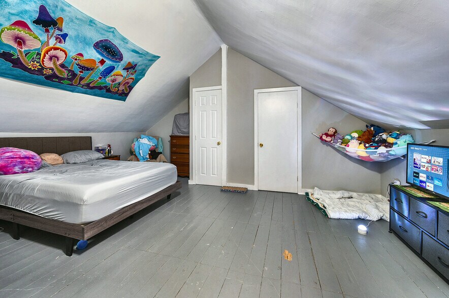 More Photos Of 6631 Park Pl, Hudson Multifamily For Sale