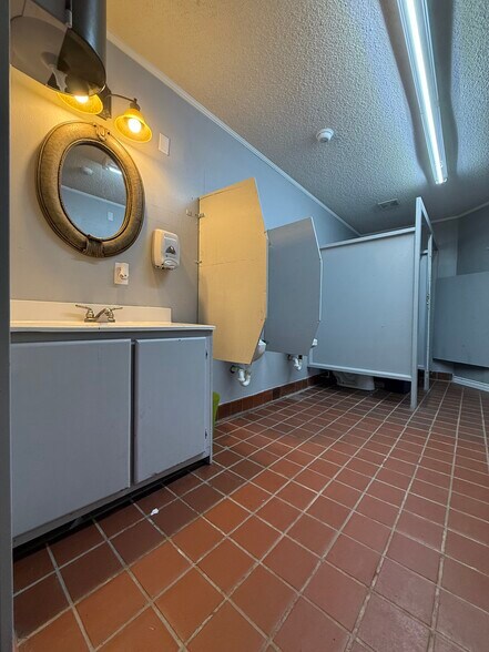 More Photos Of 94 Old Douglas Rd, Hazlehurst Lodge Meeting Hall For Sale