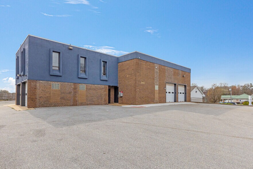 More Photos Of 2207 Saint James Church Rd, Wilmington Auto Repair For Lease