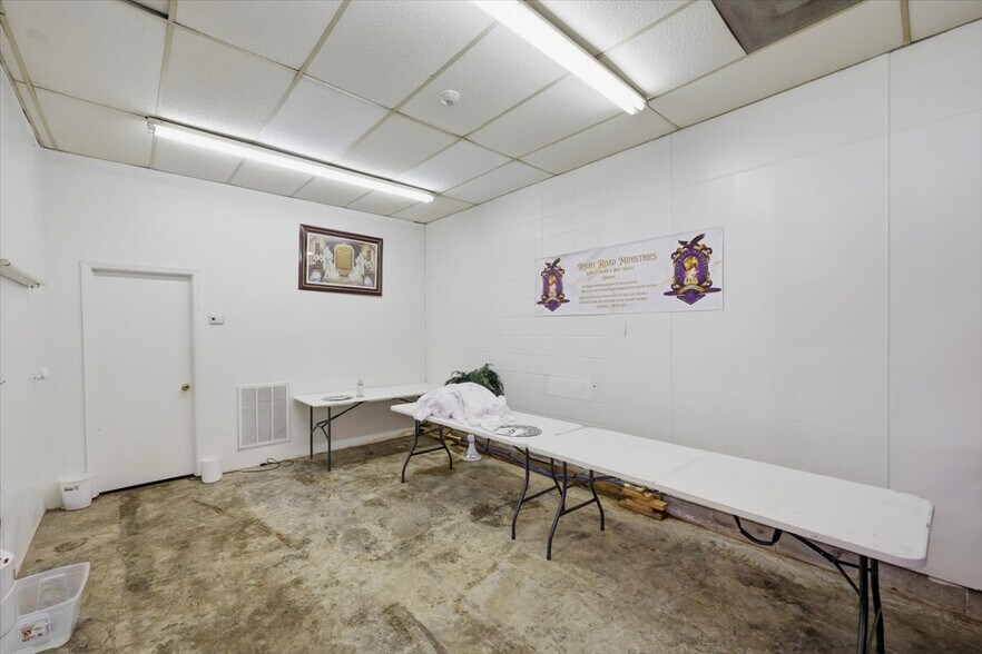 More Photos Of 148 W Green St, Hazlehurst Office For Sale
