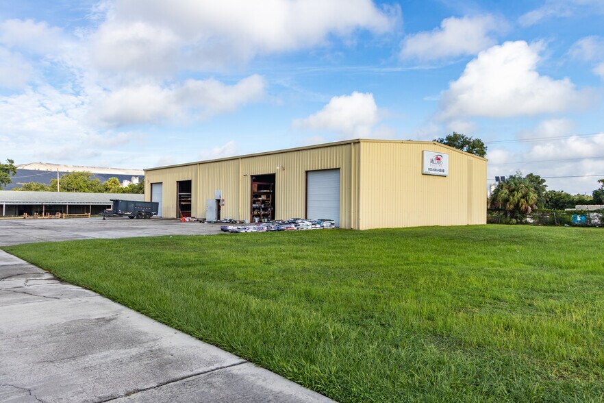 More Photos Of 6901 S 78th St, Riverview Warehouse For Lease