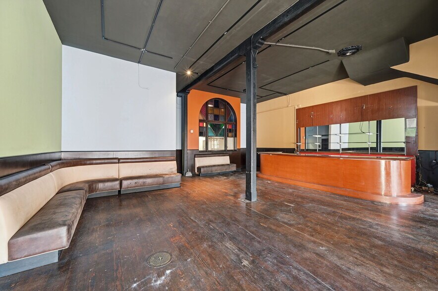 More Photos Of 1037 Valencia St, San Francisco General Retail For Lease