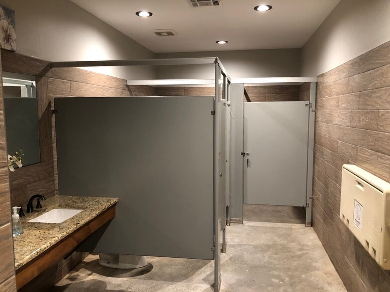 More Photos Of 13787 S Highway 281, Santo Restaurant For Lease