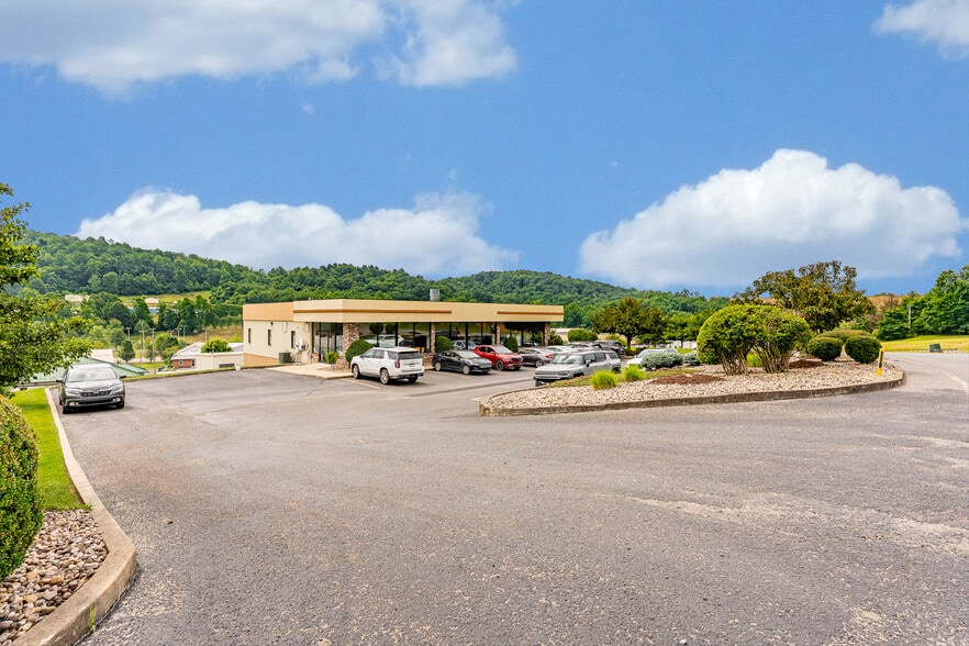 More Photos Of 2050 Winners Dr, Fairmont Auto Repair For Sale