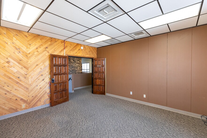 More Photos Of 1249 E Ridgecrest Blvd, Ridgecrest Office For Sale