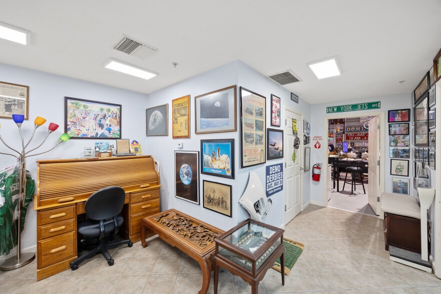 More Photos Of 1090 Knight's Trail Rd, North Venice Light Distribution For Sale