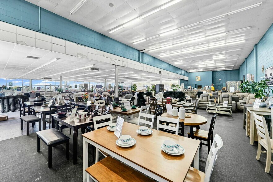 More Photos Of 1436 Reynolds Rd, Maumee Freestanding For Lease