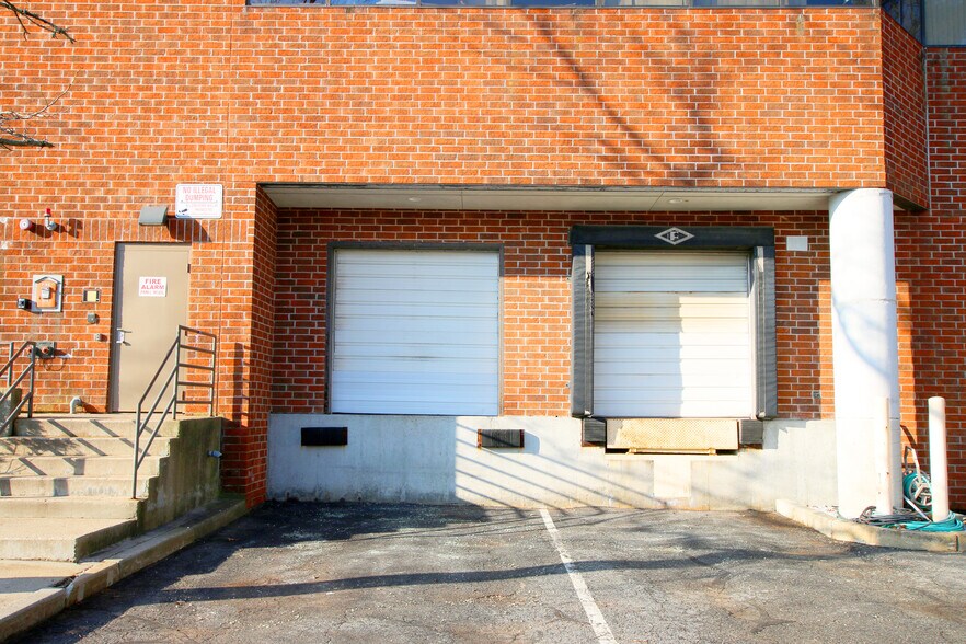 More Photos Of 16 Tech Cir, Natick Office For Lease