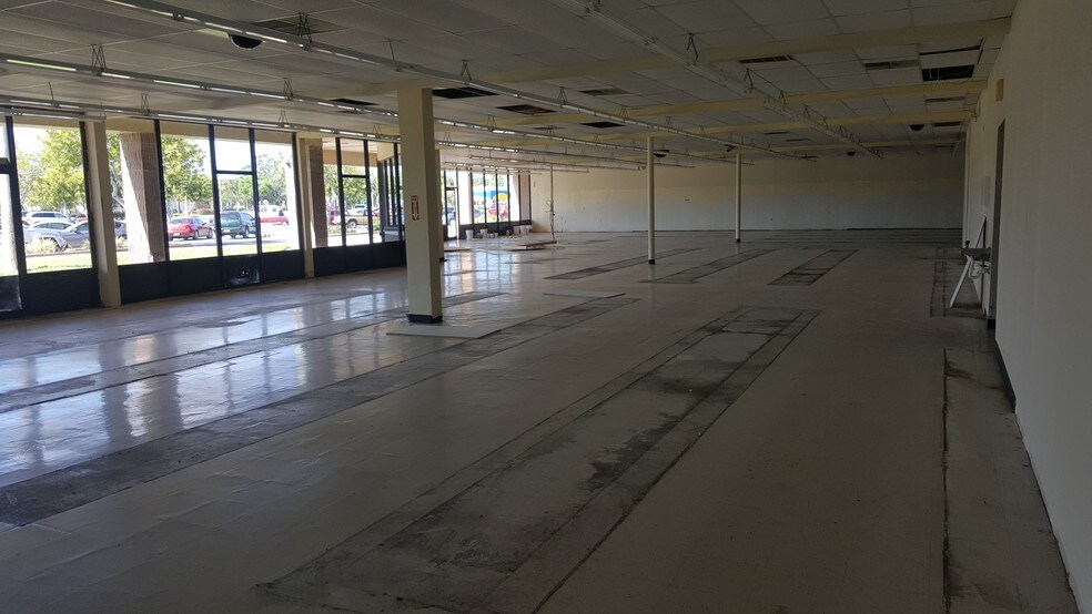 More Photos Of 6463-6585 102nd Ave, Pinellas Park Unknown For Lease