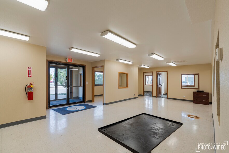 More Photos Of 612 Sinclair St, Gillette Industrial For Sale