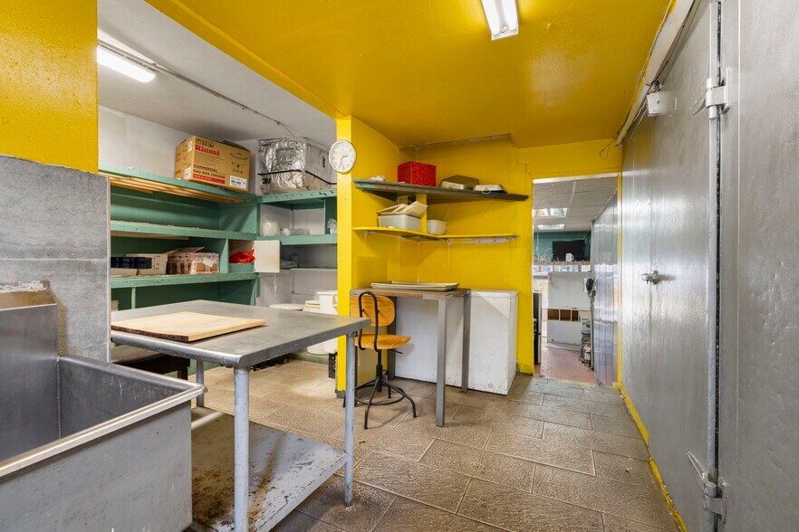 More Photos Of 614 4th Ave, Brooklyn Storefront Retail Residential For Lease