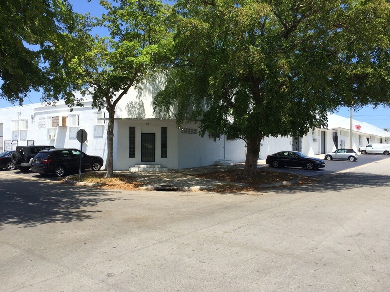 More Photos Of 301-395 NE 59th St, Miami Showroom For Lease