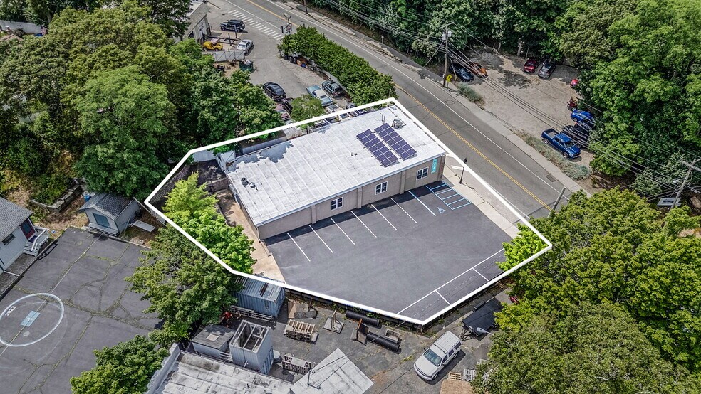 More Photos Of 6 New York Ave, Sound Beach Bar For Sale