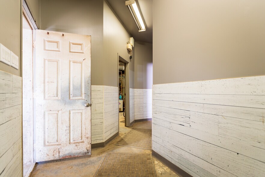 More Photos Of 310 Williams Industrial Dr, Neilburg Service For Sale