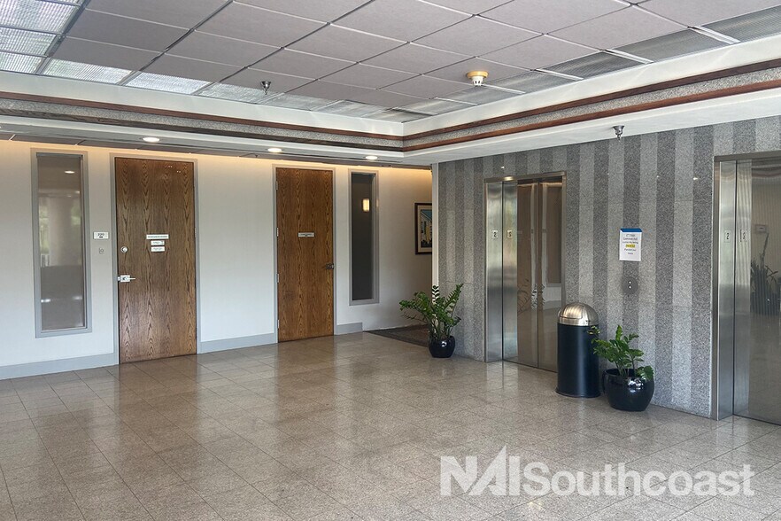 More Photos Of 2400 SE Federal Hwy, Stuart Office For Lease