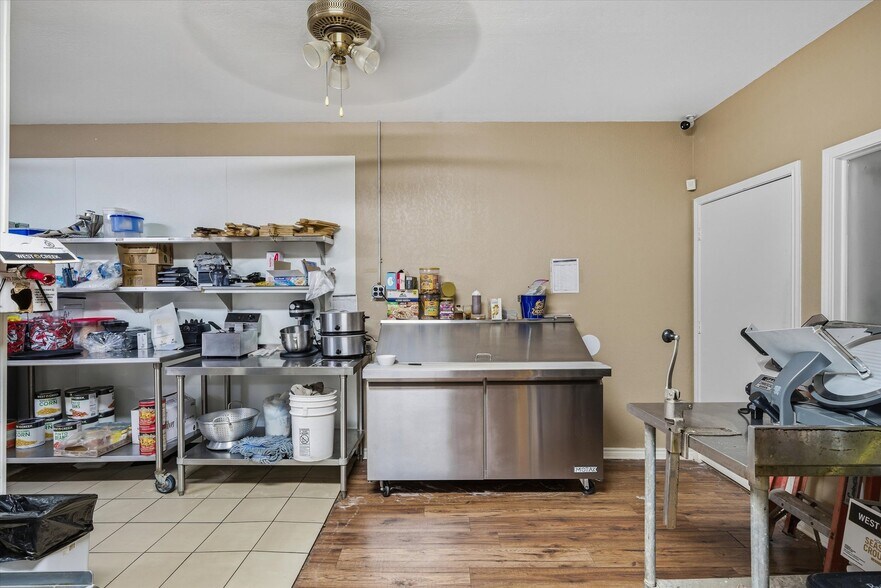 More Photos Of 109 N Houston St, Edgewood Restaurant For Sale