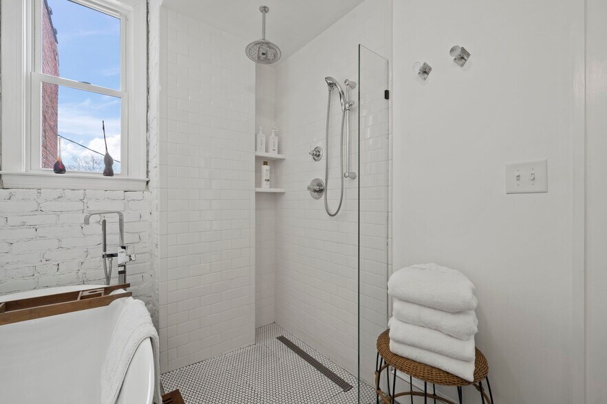 More Photos Of 127 Barnes St W, Wilson Storefront Retail Residential For Sale