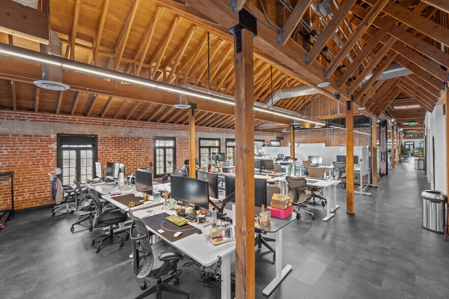 More Photos Of 400-412 Wilshire Blvd, Santa Monica Loft Creative Space For Lease