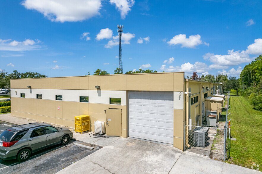 More Photos Of 10061 Amberwood Rd, Fort Myers Flex For Lease