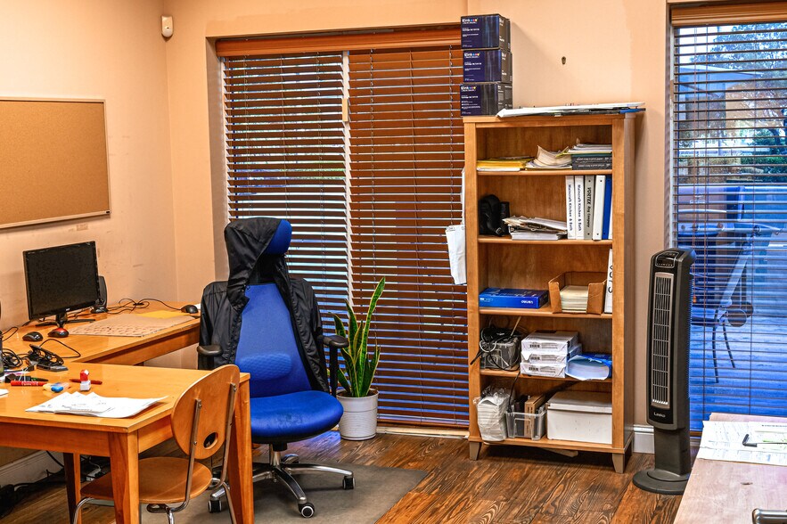 More Photos Of 12860-12864 NW South River Dr, Medley Warehouse For Lease