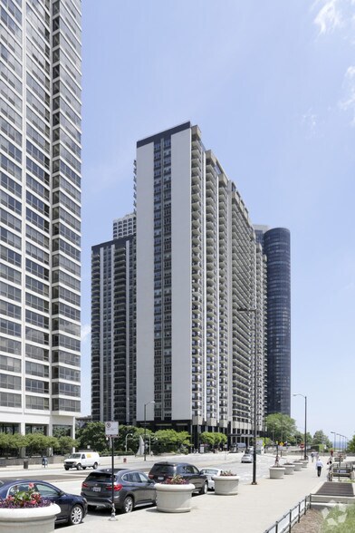 More Photos Of 400 E Randolph St, Chicago Multifamily For Sale