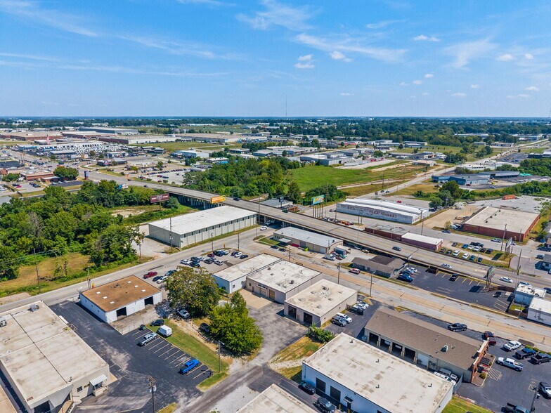 More Photos Of 311 N Waverly Ave, Springfield Warehouse For Lease