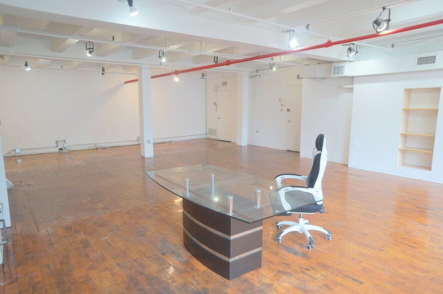 More Photos Of 30 Vandam St, New York Loft Creative Space For Lease