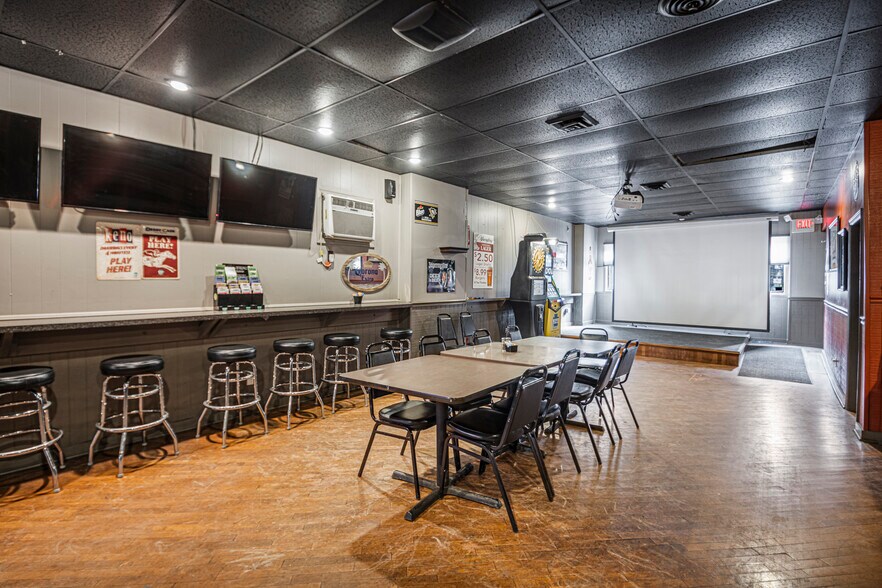 More Photos Of 708-710 Lawrence Ave, Ellwood City General Retail For Sale