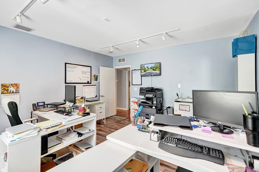 More Photos Of 423 SE 19th St, Fort Lauderdale Office Residential For Lease