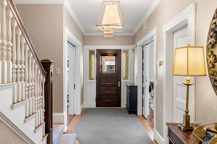 More Photos Of 52A Waltham St, Lexington Office For Lease