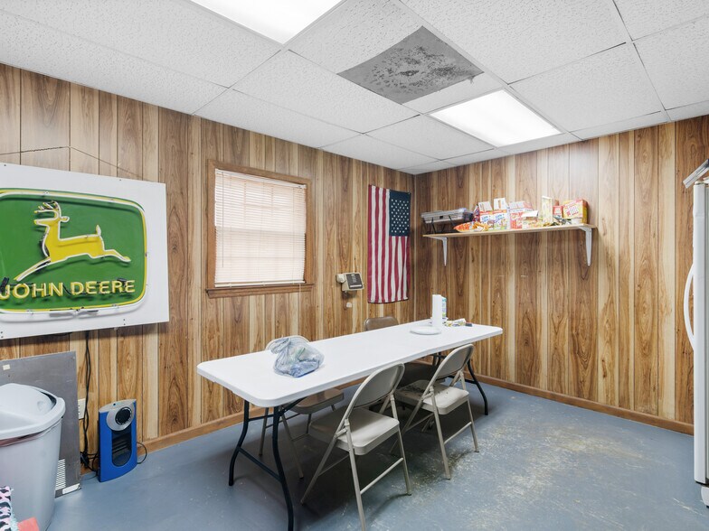 More Photos Of 1108 Anne St, Griffin Auto Repair For Sale