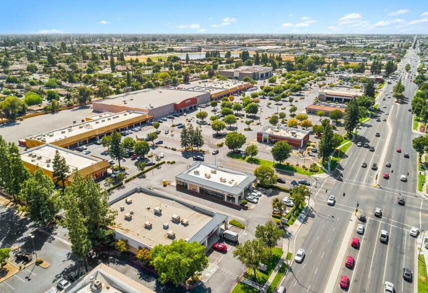 More Photos Of 3209-3241 W Shaw Ave, Fresno Storefront For Lease