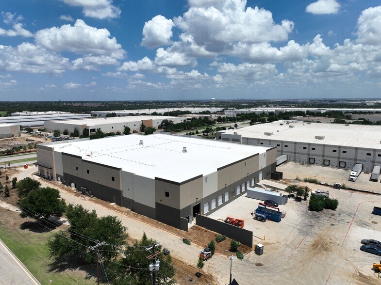 More Photos Of 600 Gerault Rd, Flower Mound Warehouse For Sale