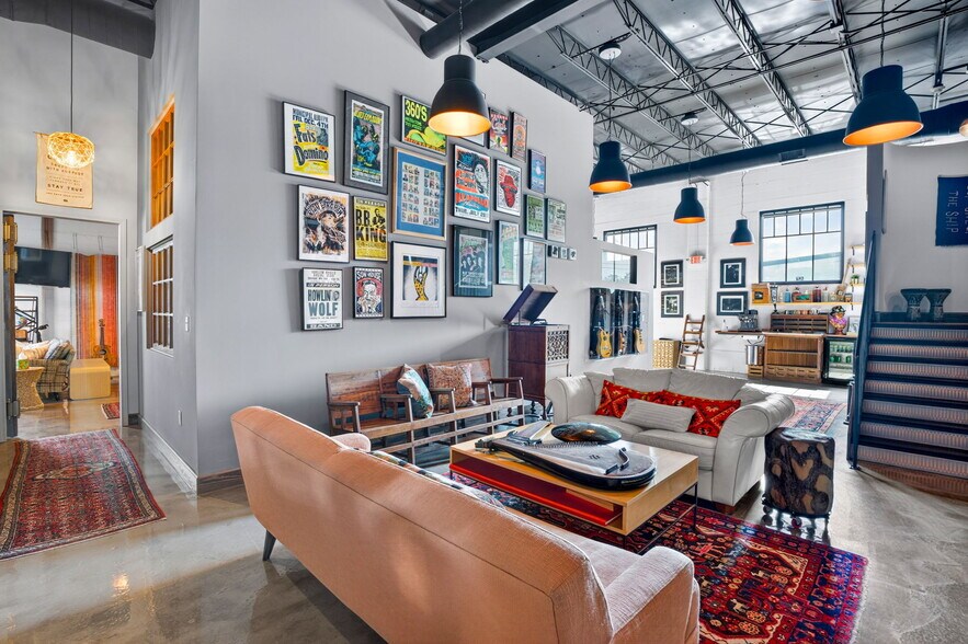 More Photos Of 2500 Emerson Ave S, Saint Petersburg Manufacturing For Sale