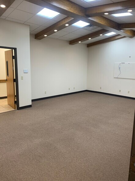 More Photos Of 1801 NW Cache Rd, Lawton Medical For Lease