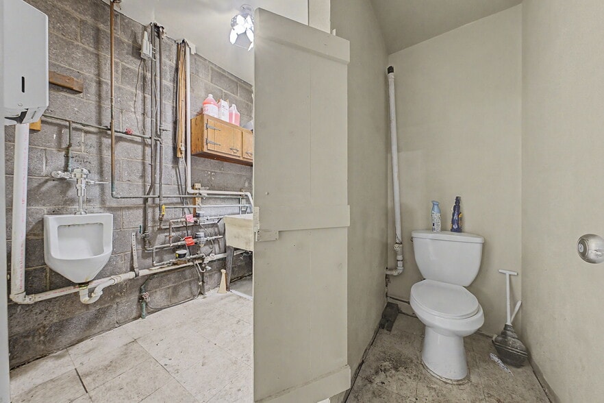 More Photos Of 23 Malcolm St, Morristown Industrial For Sale