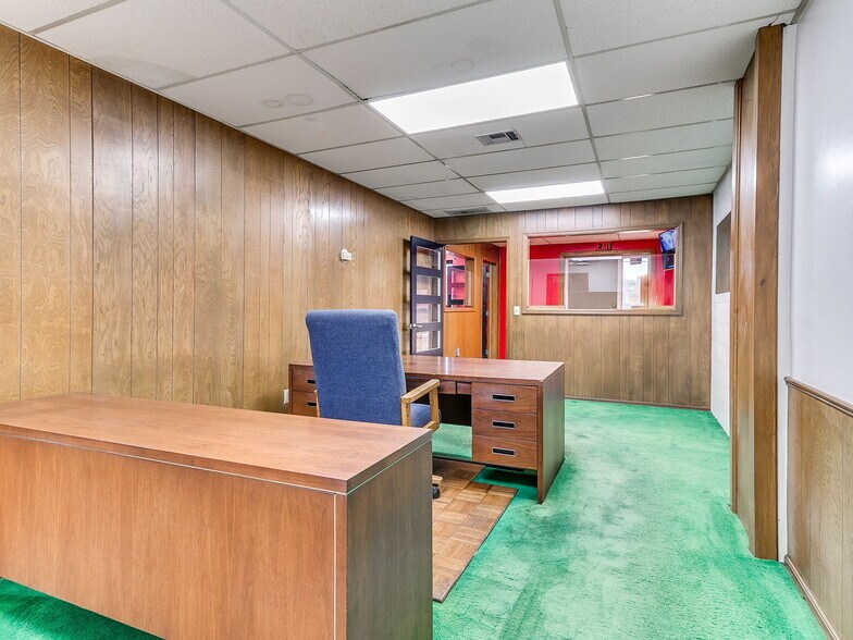 More Photos Of 6700 S Western Ave, Oklahoma City Office For Sale